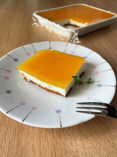 ゼリーとレアチーズの2層のケーキ-レシピのメイン写真