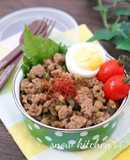 豚肉とピーマンの黒酢そぼろ丼