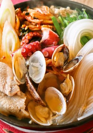 マロニーと魚介のピリ辛チゲ鍋-レシピのメイン写真