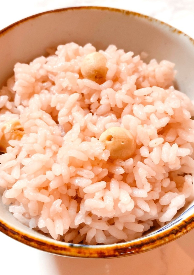 ビワの葉とハスの実の炊き込みご飯-レシピのメイン写真