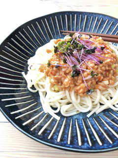 夏バテに負けるな!ピリ辛納豆冷やしうどん-レシピのメイン写真