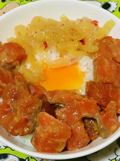 漬けサーモンと中華クラゲ丼-レシピのメイン写真