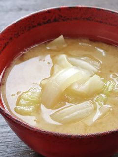 キャベツと玉ねぎの味噌汁-レシピのメイン写真