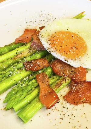 食感が楽しい♪☆アスパラベーコン目玉焼き-レシピのメイン写真
