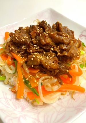 甘辛牛肉乗せ〜もやし炒め-レシピのメイン写真