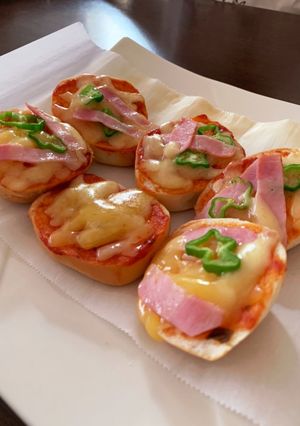 ディナーロールでミニピザ-レシピのメイン写真