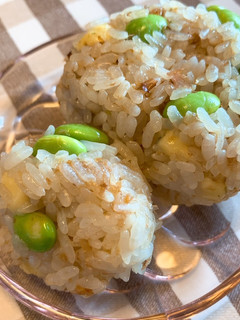 夏の定番!枝豆とチーズの簡単おにぎり-レシピのメイン写真