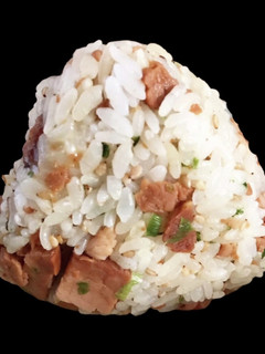 お弁当用おにぎり☆焼豚ゴマねぎチーズ-レシピのメイン写真
