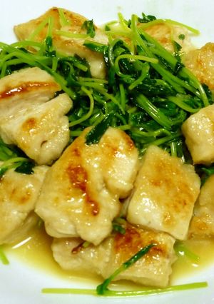 鶏むね肉と豆苗のニンニクバター炒め-レシピのメイン写真