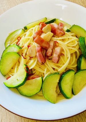 ズッキーニとベーコンのオイルパスタ-レシピのメイン写真