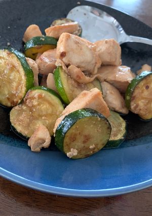 鶏むね肉とズッキーニのレモン炒め-レシピのメイン写真