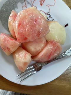 今が旬の#桃#タネの所までキレイにカット-レシピのメイン写真