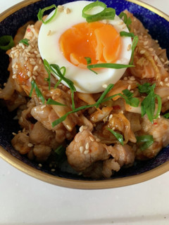 ゆかりのイブクロ 豚キムチ丼-レシピのメイン写真