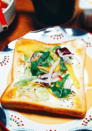 ★ヨーグルトサラダと蜂蜜胡椒のトースト★-レシピのメイン写真