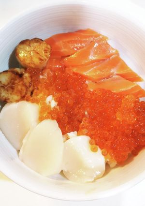 焼き帆立入り海鮮丼-レシピのメイン写真