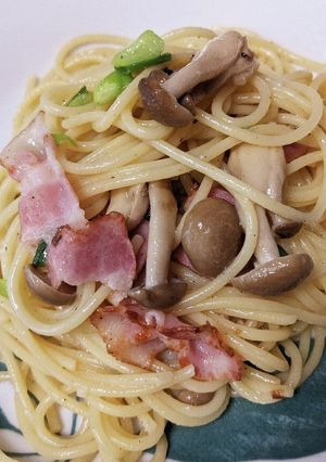 ベーコンとしめじのコンソメペペロンチーノ-レシピのメイン写真