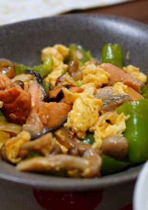 たんぱく質摂取！鮭とピーマンの卵炒め-レシピのメイン写真