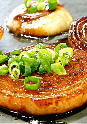 肉香るガリバタ玉ねぎステーキ簡単レシピ-レシピのメイン写真