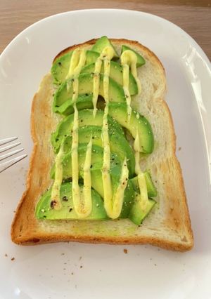 朝から幸せ♪シンプルアボカドトースト-レシピのメイン写真