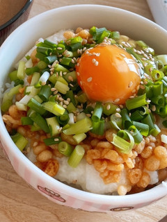 とろろと揚げ玉の納豆卵かけごはん♪-レシピのメイン写真