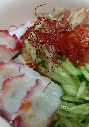 タコのビビン麺風そうめん、温玉付き♪-レシピのメイン写真