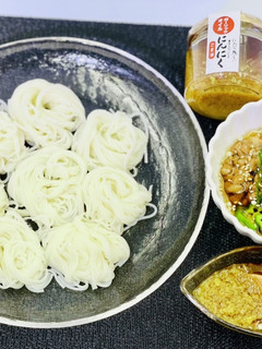 そうめんアレンジ♪にんにくオクラ納豆-レシピのメイン写真