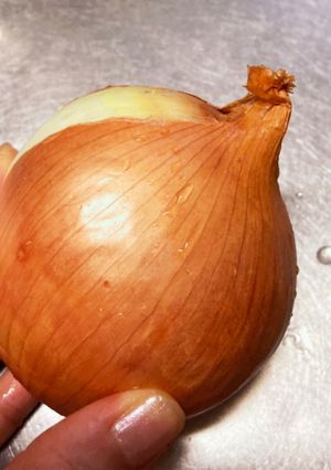 裏技！玉ねぎの皮を剥きやすくする方法-レシピのメイン写真