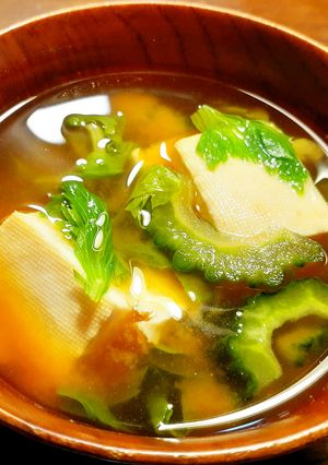 豆腐、ゴーヤ、セロリの葉のお味噌汁-レシピのメイン写真