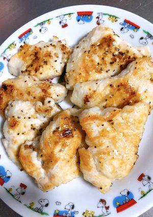 鶏ムネ肉の柔らか塩ガーリック焼き-レシピのメイン写真