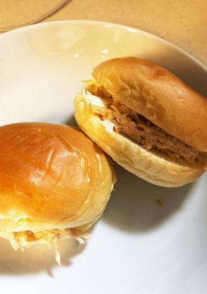 朝食&軽食向き3分で作るマヨチキサンド-レシピのメイン写真