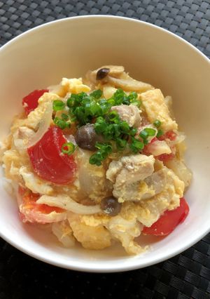夏にピッタリ！「トマト親子丼」-レシピのメイン写真