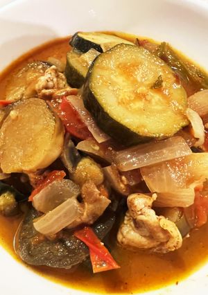 トマトそのまま、優しい味の夏野菜の煮込み-レシピのメイン写真