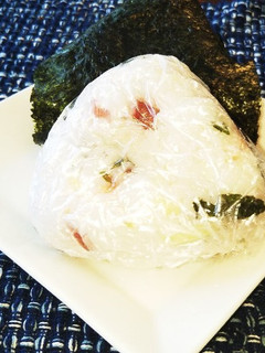 さっぱり スッキリ梅干しとしそのお握り-レシピのメイン写真