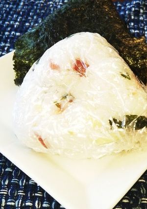 さっぱり スッキリ梅干しとしそのお握り-レシピのメイン写真