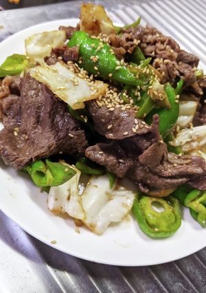 【牛肉とピーマンとキャベツの味噌炒め】-レシピのメイン写真