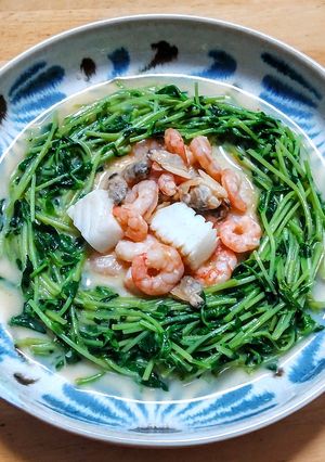 豆苗とシーフードのピリ辛マヨネーズ炒め-レシピのメイン写真