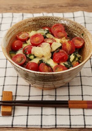 トマトと生バジルのジューシー丼-レシピのメイン写真