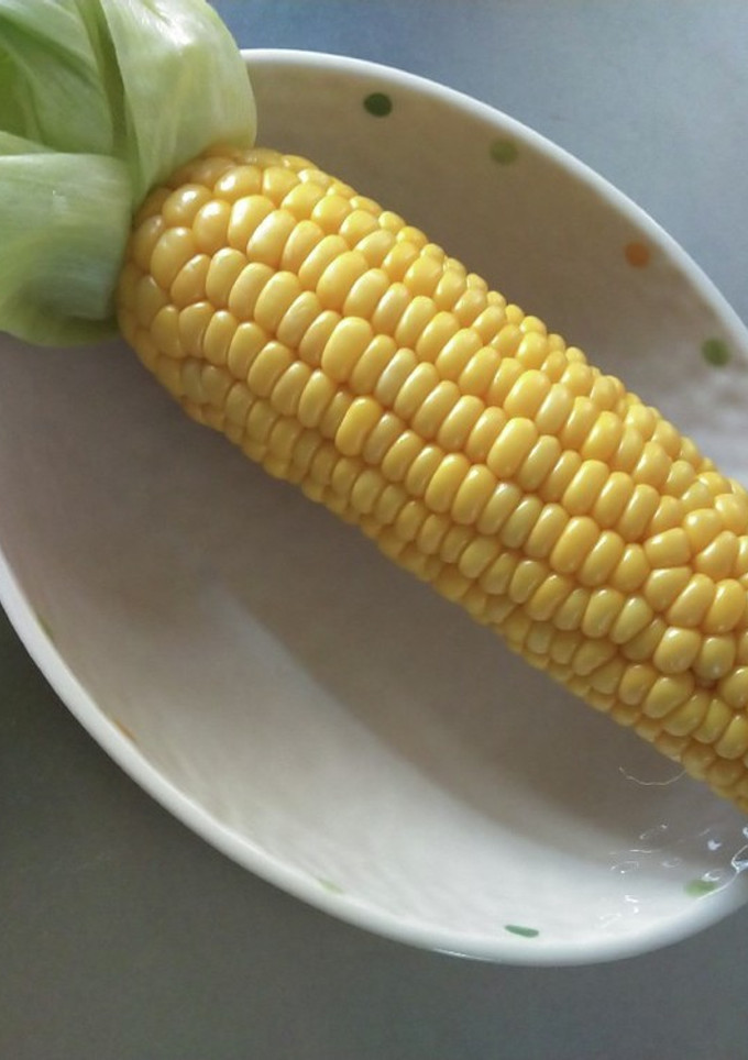 とうもろこし、皮付きのままレンジで加熱-レシピのメイン写真
