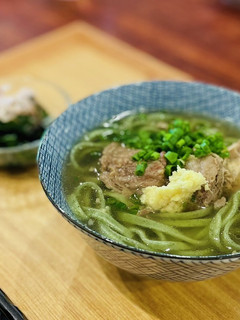 牛すじのよもぎうどん-レシピのメイン写真
