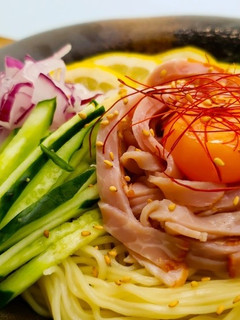 スモークポークでユッケ風冷やし中華-レシピのメイン写真