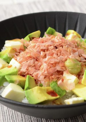 モッツァアボカド丼-レシピのメイン写真