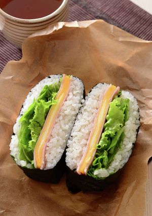 3層チーズとハムのおにぎらず-レシピのメイン写真