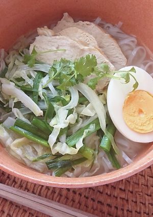 ボーンブロスのフォー(キャベツと鶏肉)-レシピのメイン写真