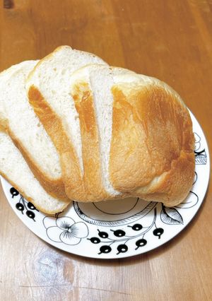 R6.12 耳がカリッと食パン-レシピのメイン写真