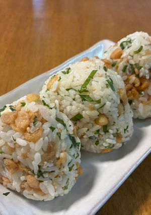 悪魔的うまさ！大葉チーズのサクサク天かすおにぎり-レシピのメイン写真