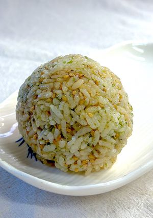 青のりと炒りごまの麺つゆおにぎり-レシピのメイン写真