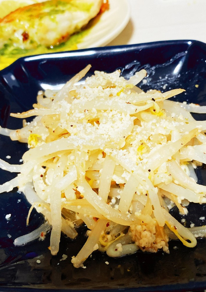 茹でて和えるだけ☆もやしの粉チーズ和え-レシピのメイン写真