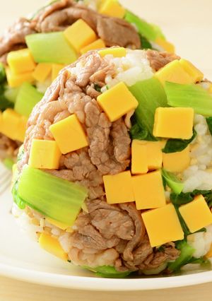 チェダーと焼肉のごちそうおにぎり-レシピのメイン写真