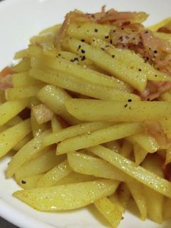 簡単!じゃがいもとベーコンのカレー炒め-レシピのメイン写真