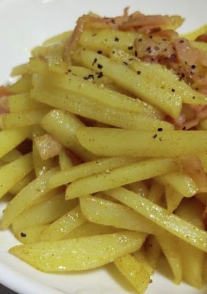 簡単!じゃがいもとベーコンのカレー炒め-レシピのメイン写真
